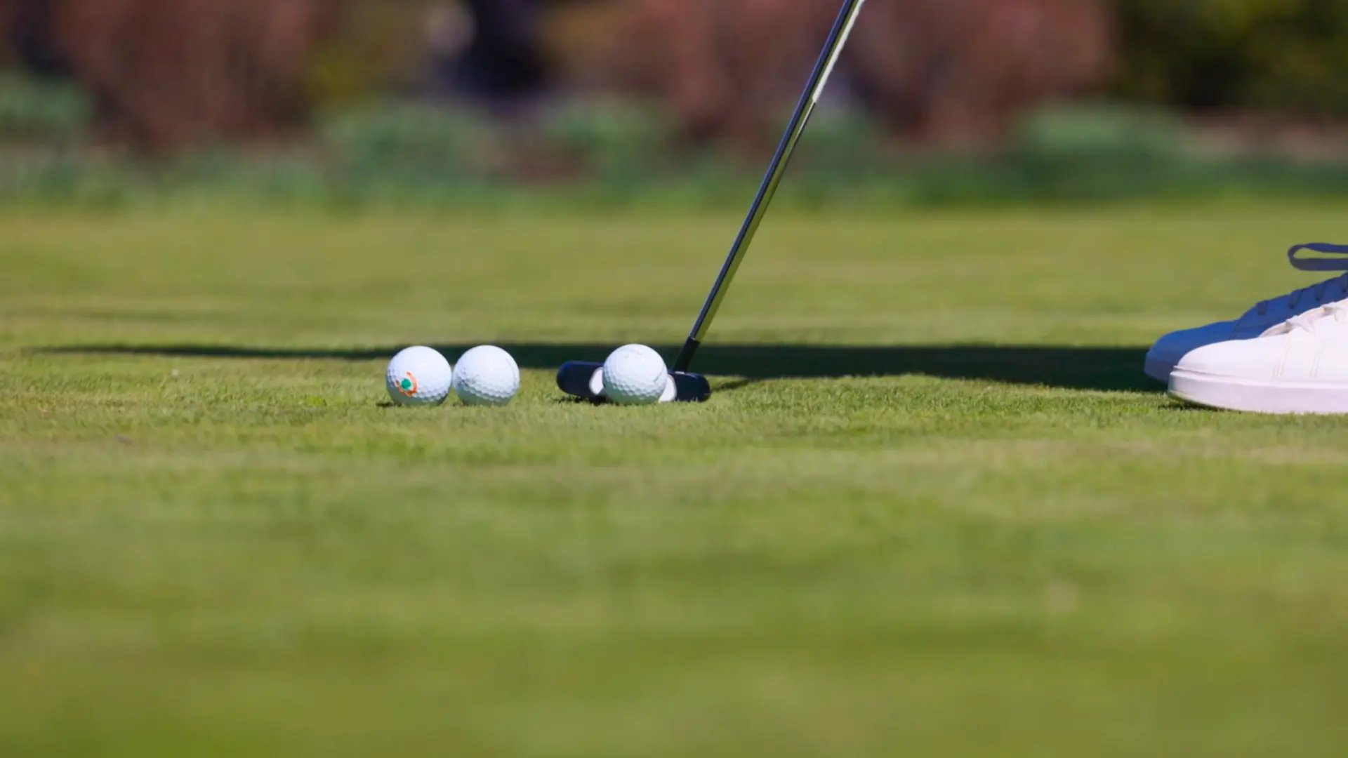 Why Center Contact Improves Putting Speed Control