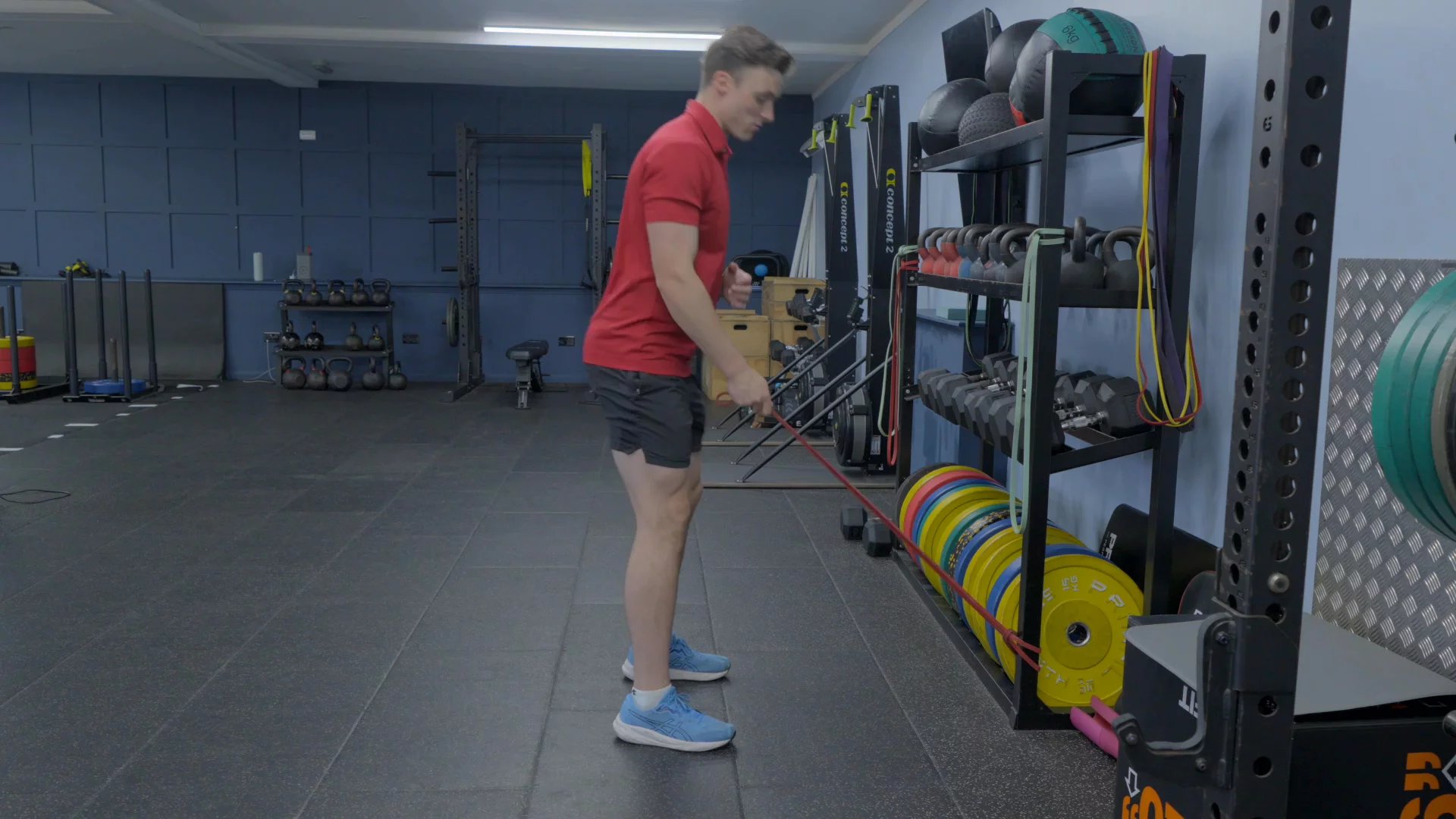 Single-Arm Band Row: Portable Back Strength & Shoulder Stability Exercise for Golfers