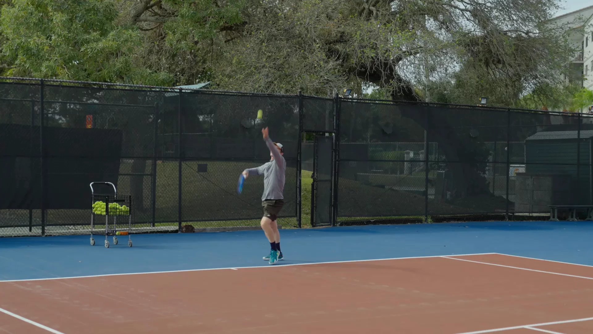 Slice Serve Down the Tee on the Ad Side