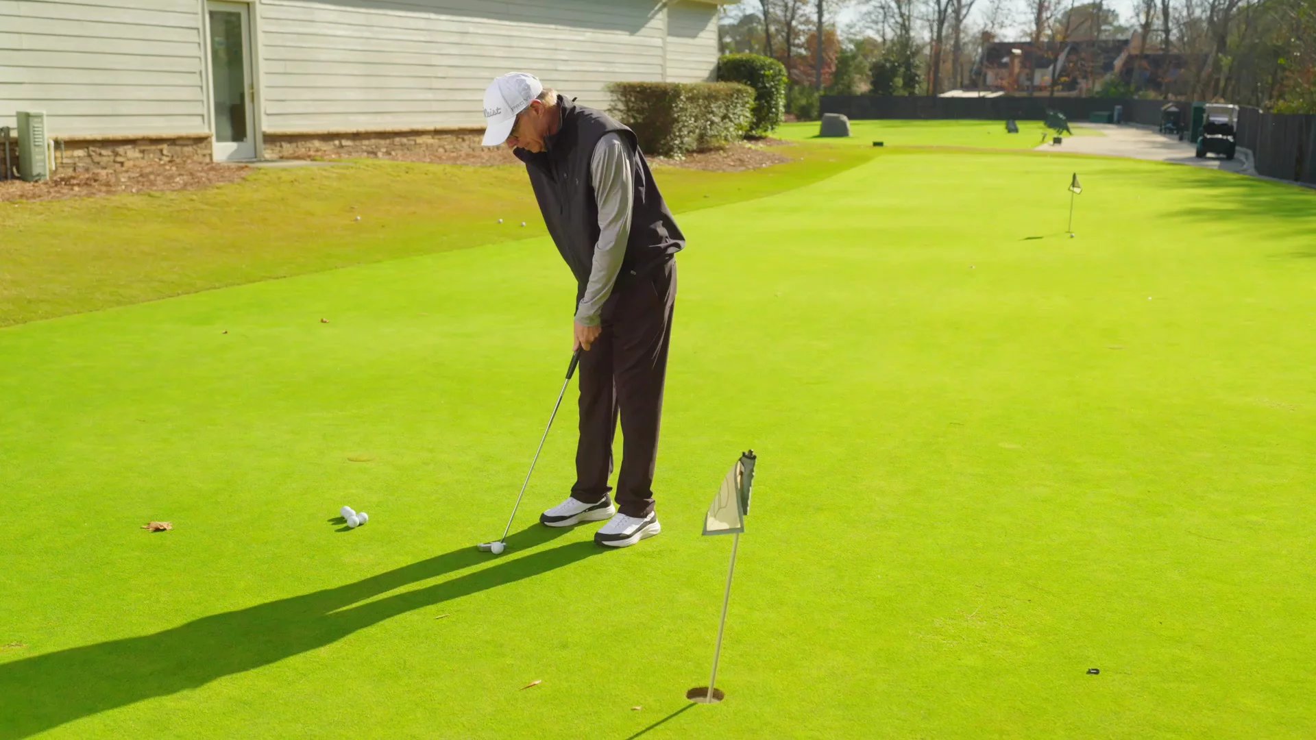 One-Handed Putting for Consistency