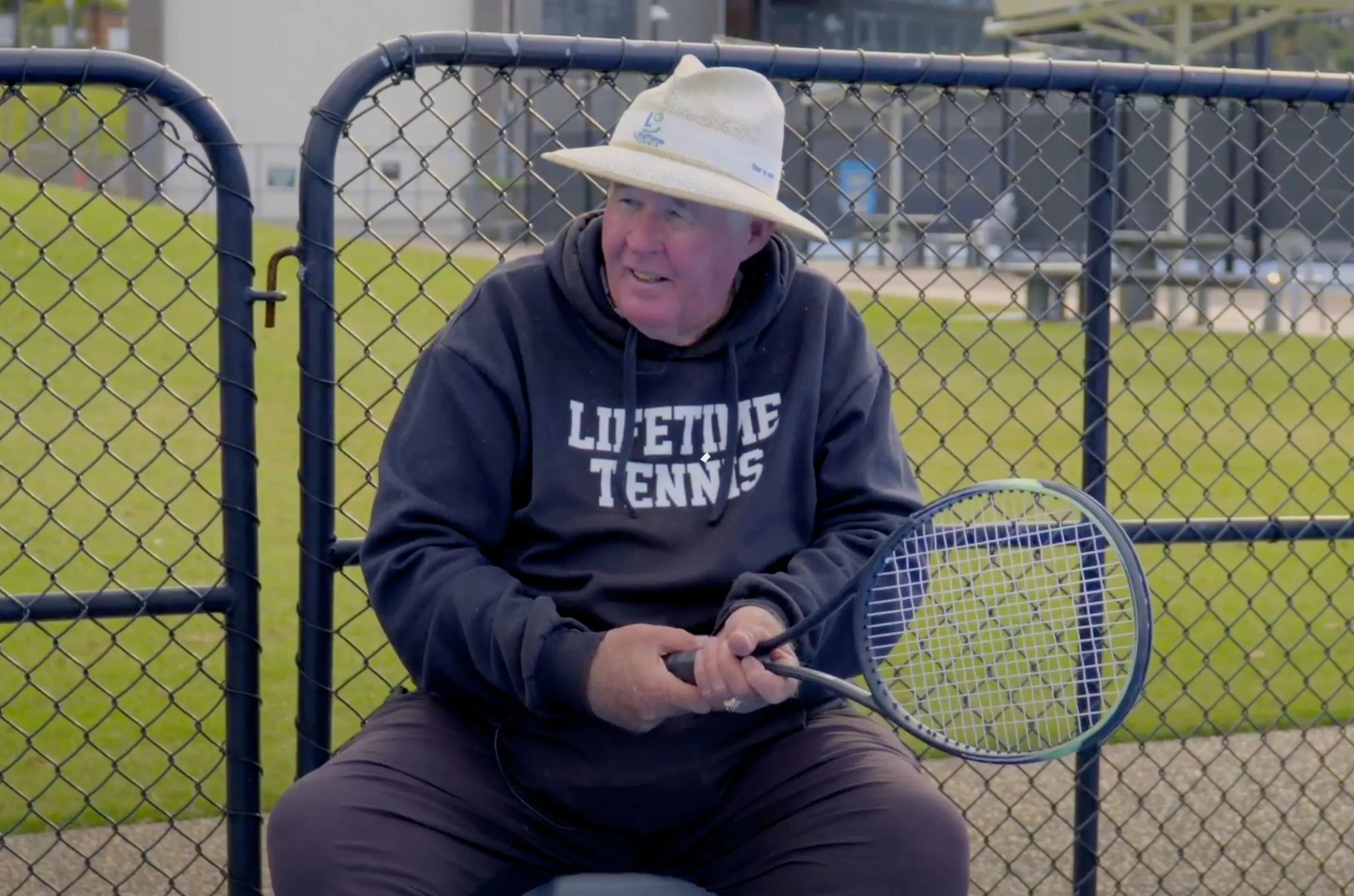 Beginner Video - 1 Handed v 2 Handed Backhand