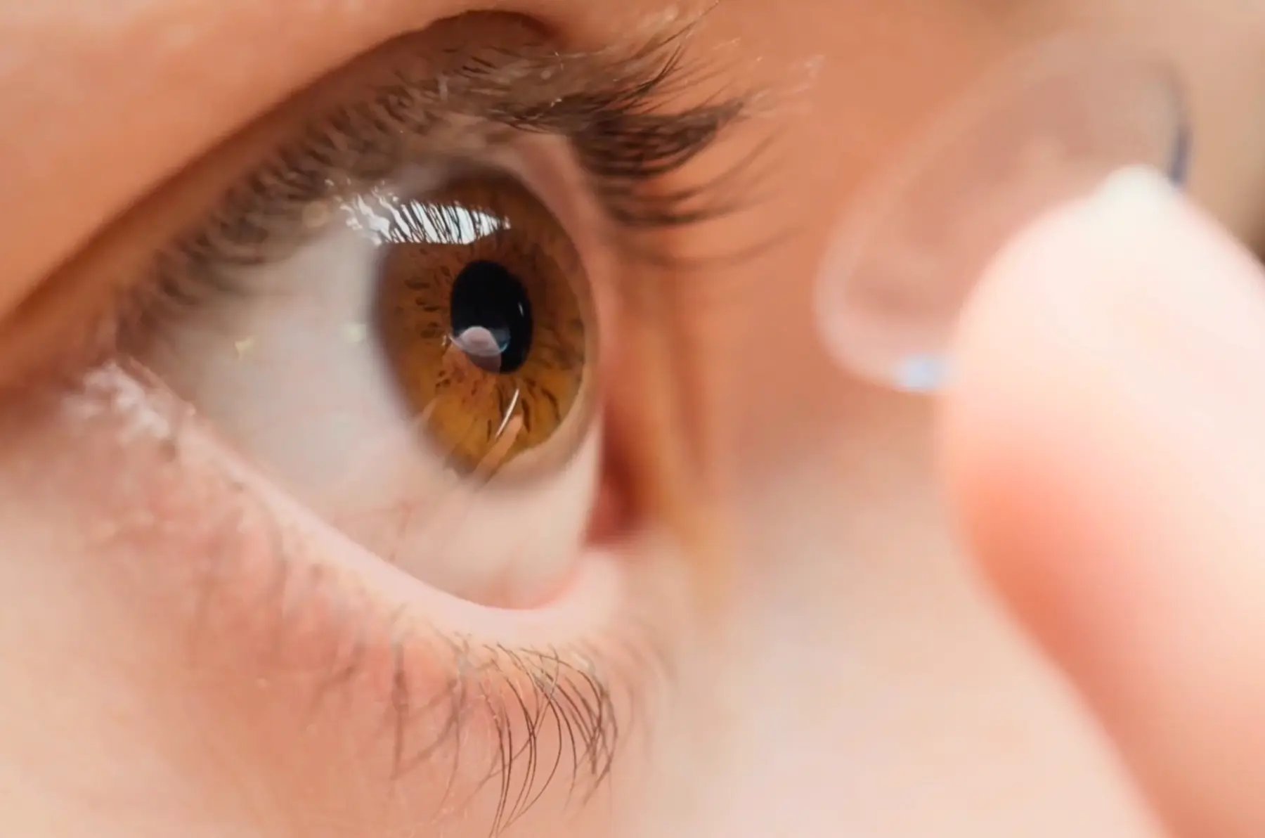 Contact Lenses in Tennis: Tear Film, Comfort & Clear Vision in Matches