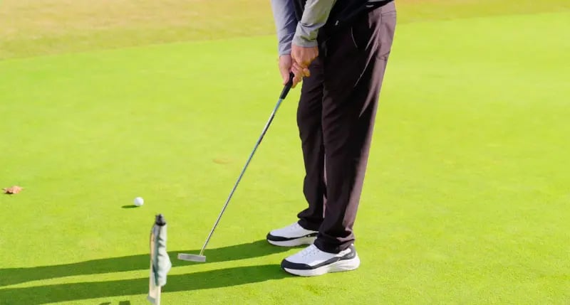One-Handed Putting for Consistency