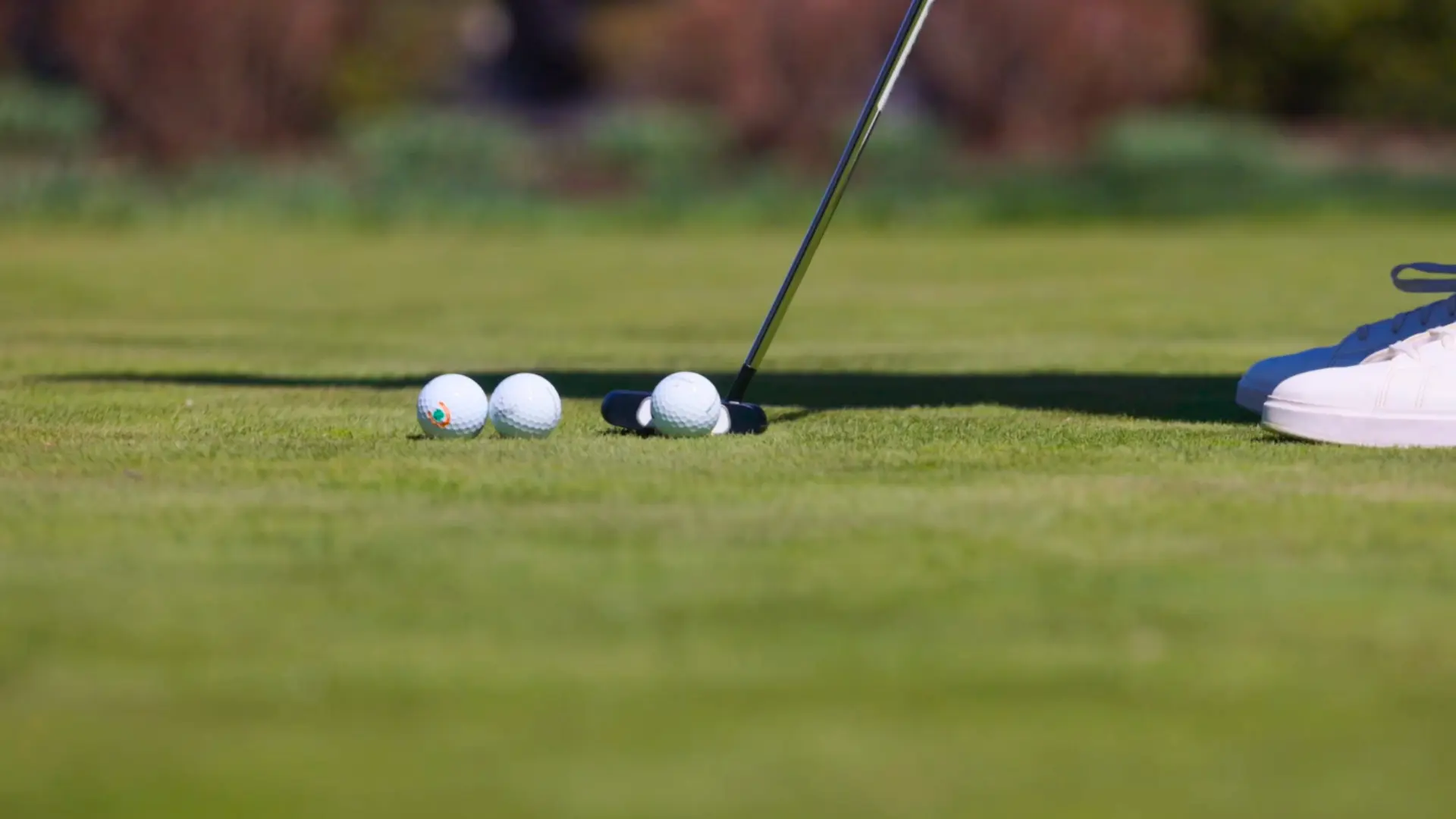 Why Center Contact Improves Putting Speed Control