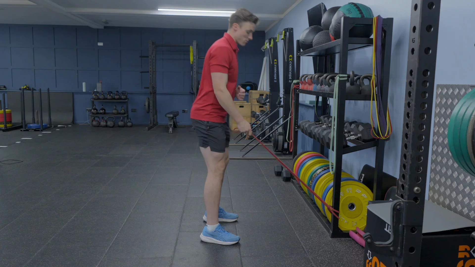 Single-Arm Band Row: Portable Back Strength & Shoulder Stability Exercise for Golfers