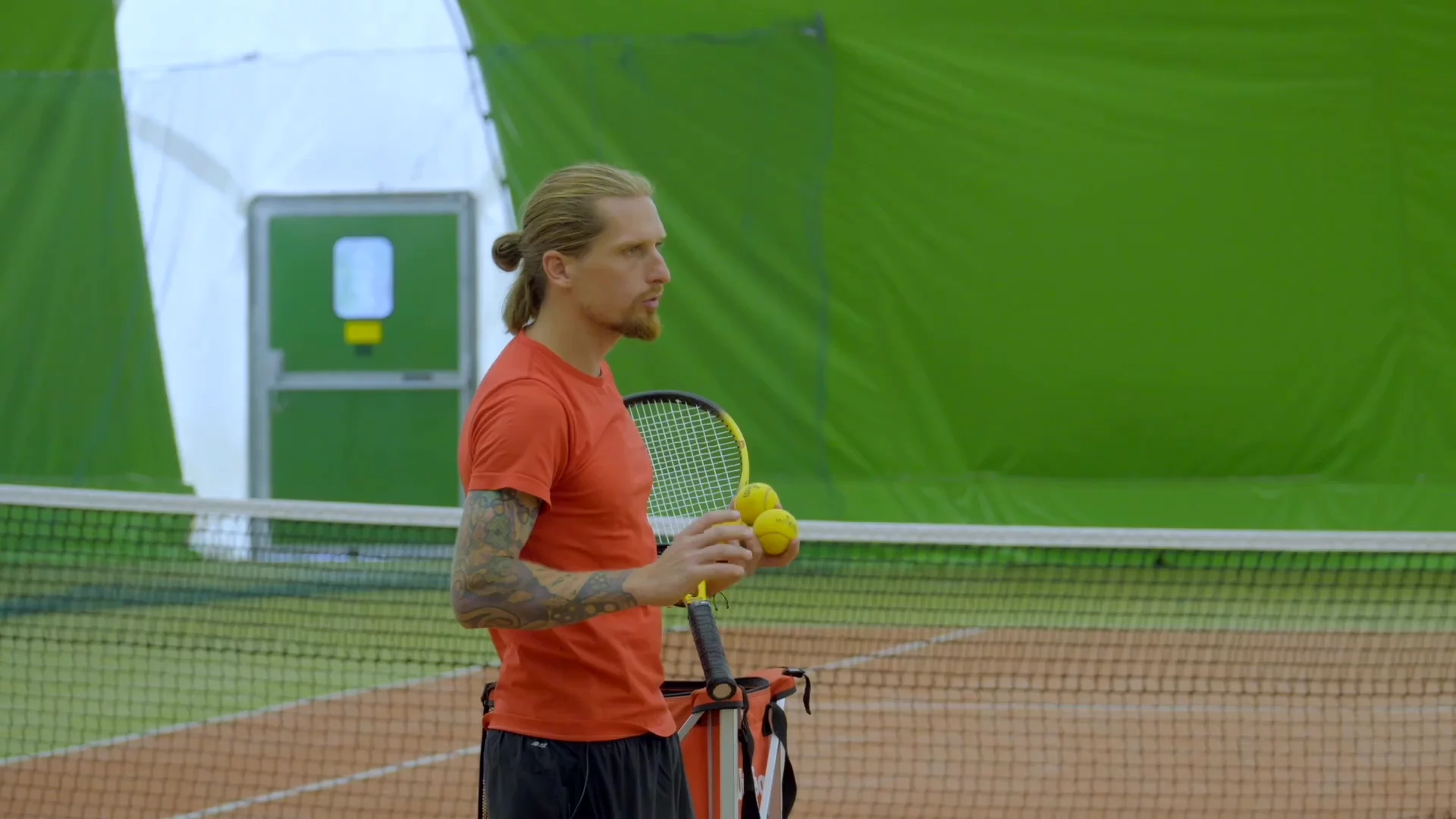 Iga Świątek’s Inside-Out Forehand: High Contact, Footwork & Recovery
